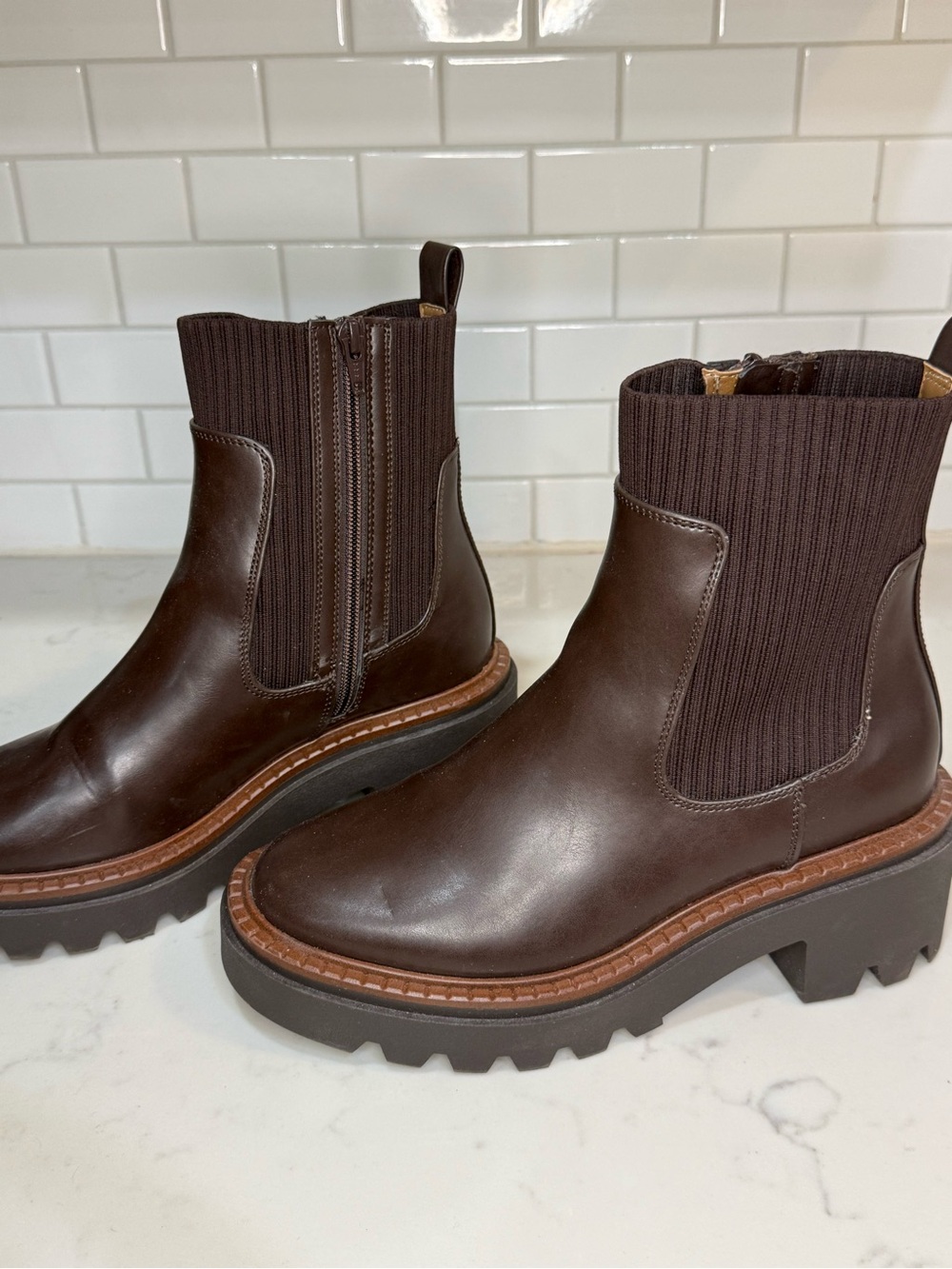 Universal Thread Kyrie Chocolate Brown Chelsea Lug Sole Sock Boots - Wom Size 9